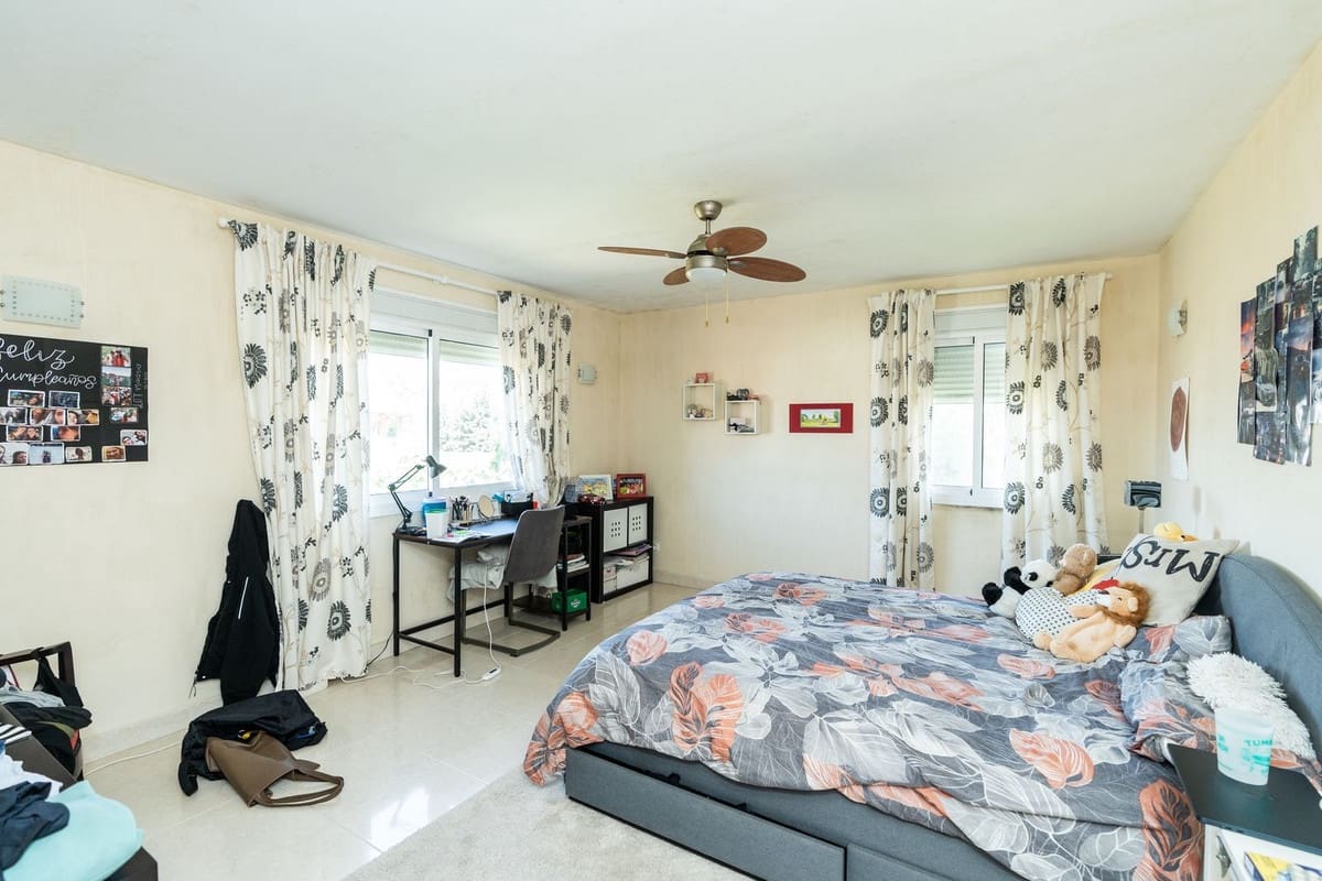 4 bedroom Villa for sale in Marbesa with pool - € 1,395,000 (Ref: 9783299)