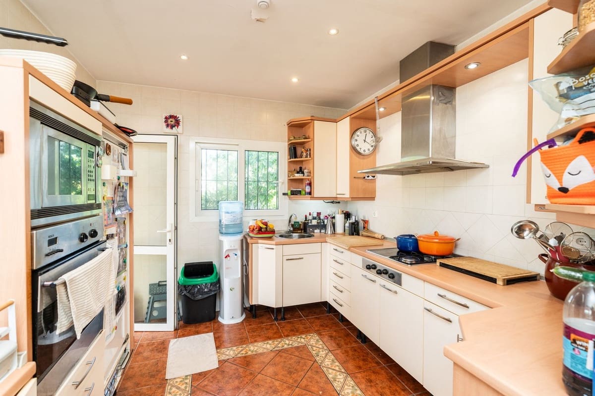 4 bedroom Villa for sale in Marbesa with pool - € 1,395,000 (Ref: 9783299)