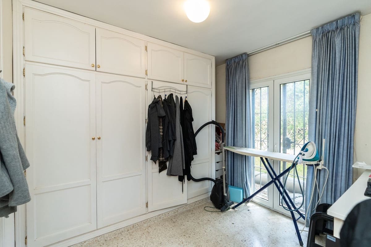 4 bedroom Villa for sale in Marbesa with pool - € 1,395,000 (Ref: 9783299)