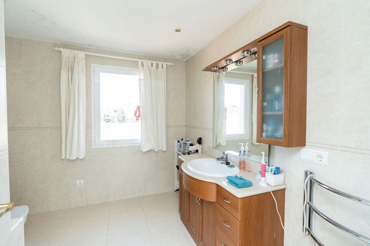 4 bedroom Villa for sale in Marbesa with pool - € 1,395,000 (Ref: 9783299)