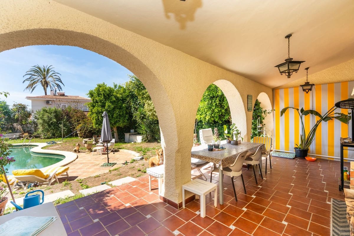 4 bedroom Villa for sale in Marbesa with pool - € 1,395,000 (Ref: 9783299)