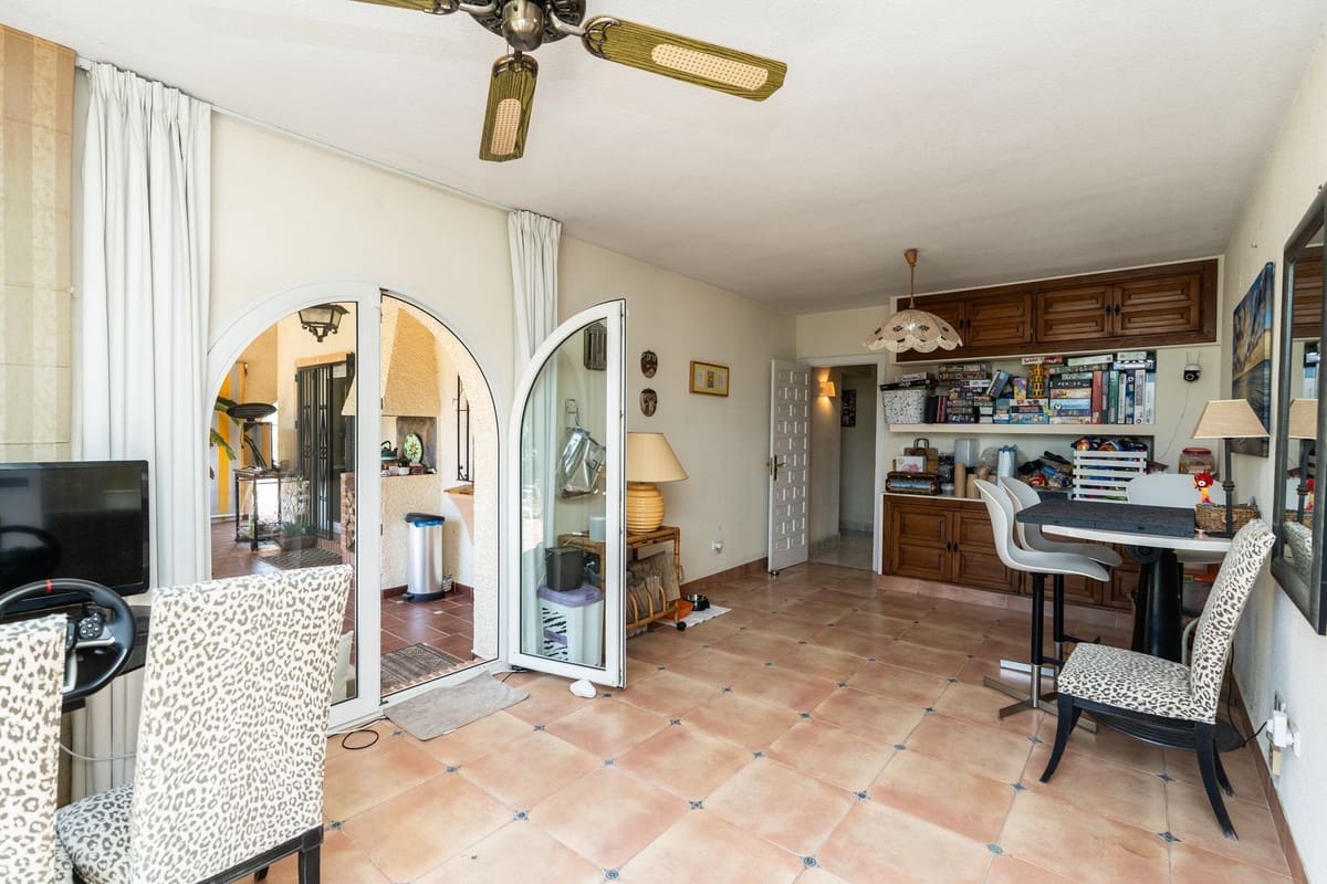 4 bedroom Villa for sale in Marbesa with pool - € 1,395,000 (Ref: 9783299)