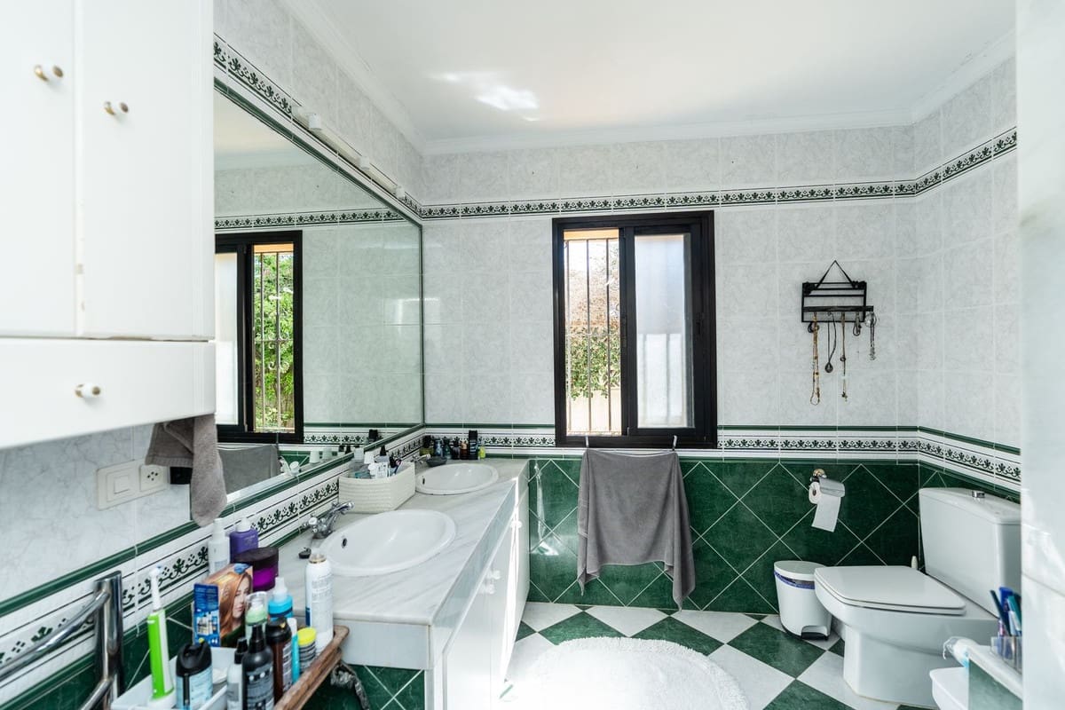 4 bedroom Villa for sale in Marbesa with pool - € 1,395,000 (Ref: 9783299)