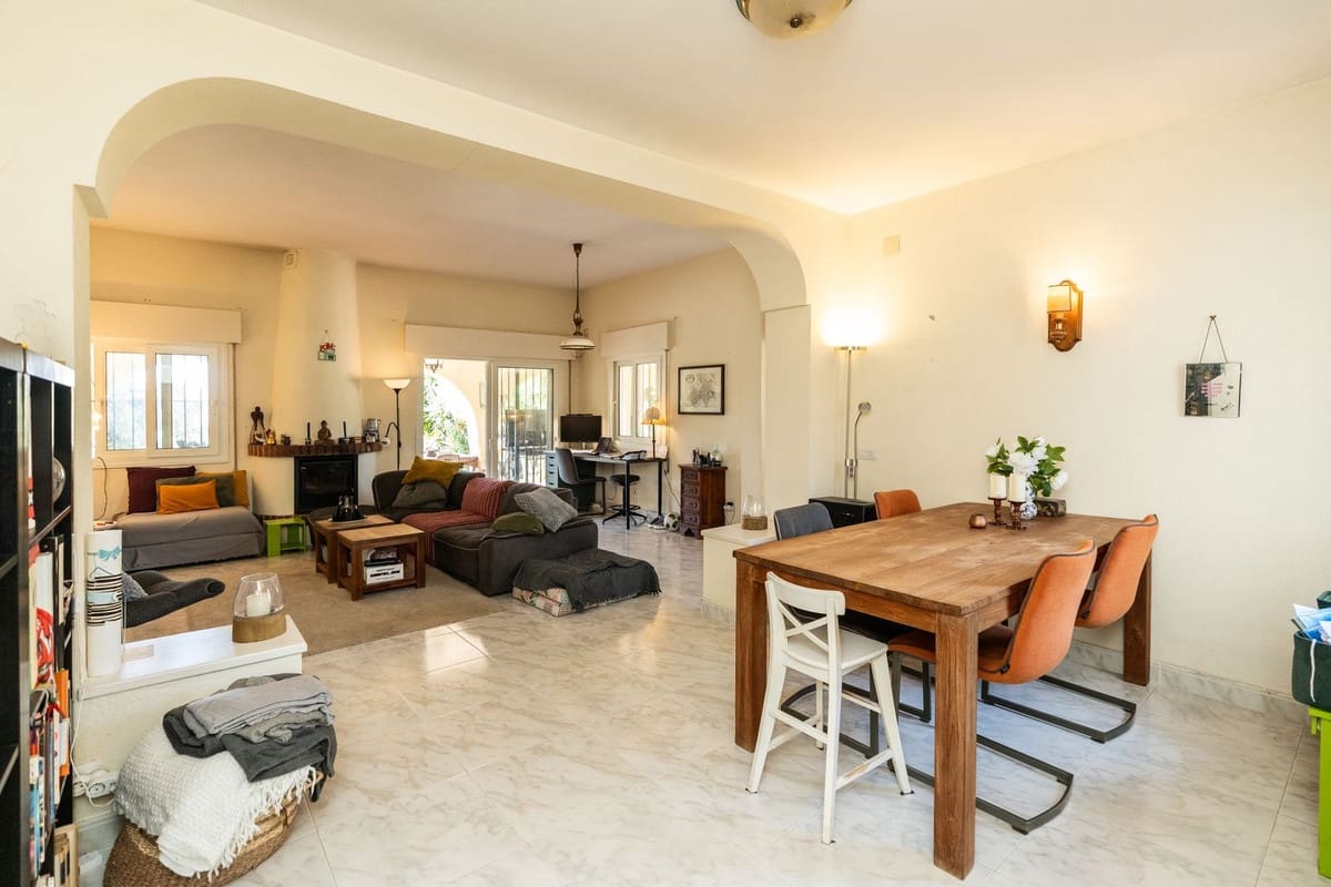 4 bedroom Villa for sale in Marbesa with pool - € 1,395,000 (Ref: 9783299)