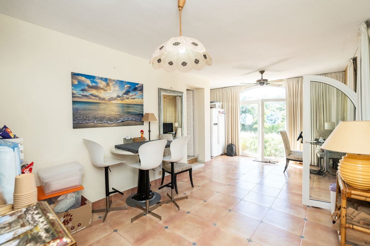 4 bedroom Villa for sale in Marbesa with pool - € 1,395,000 (Ref: 9783299)