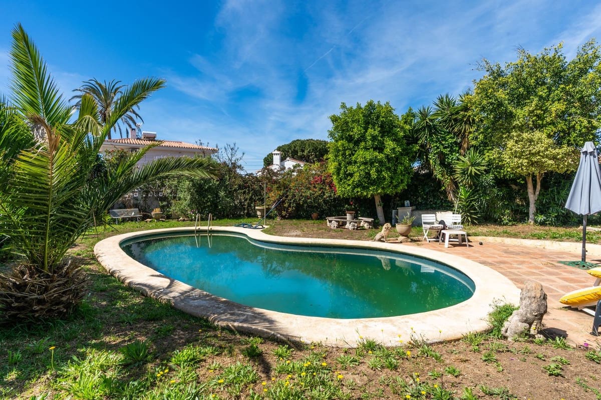 4 bedroom Villa for sale in Marbesa with pool - € 1,395,000 (Ref: 9783299)