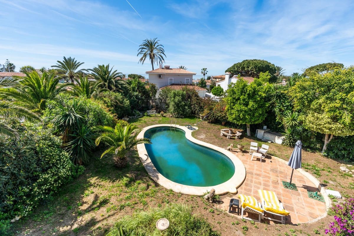 4 bedroom Villa for sale in Marbesa with pool - € 1,395,000 (Ref: 9783299)