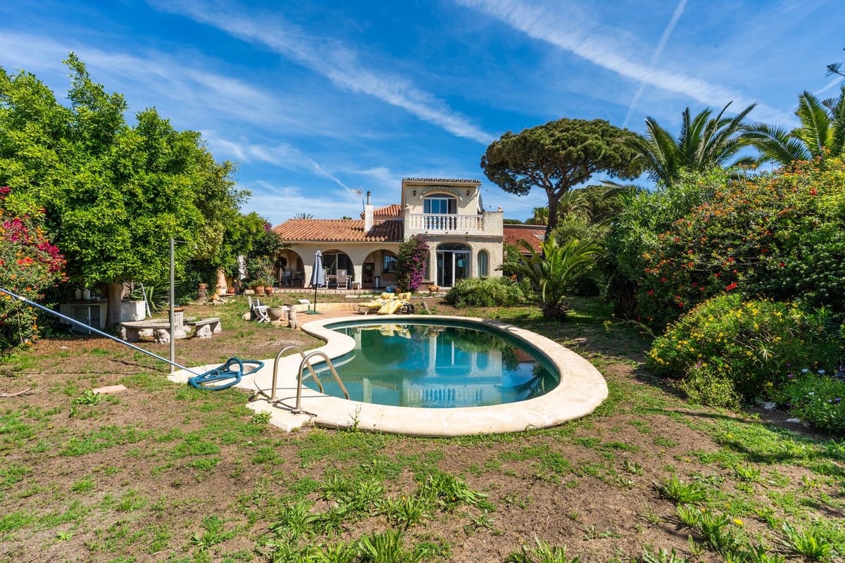 4 bedroom Villa for sale in Marbesa with pool - € 1,395,000 (Ref: 9783299)