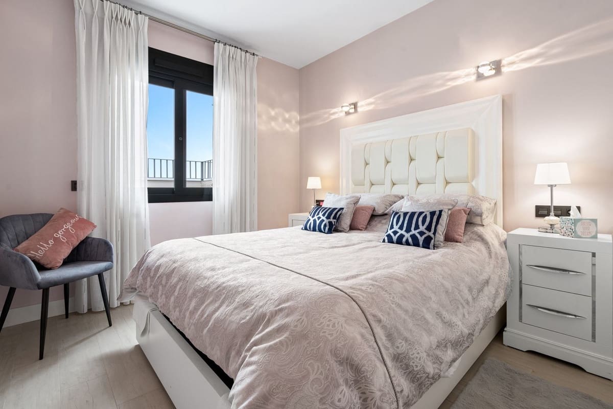 4 sypialnia Dom na sprzedaż w La Cala de Mijas z basenem - 995 000 € (Ref: 9784134)