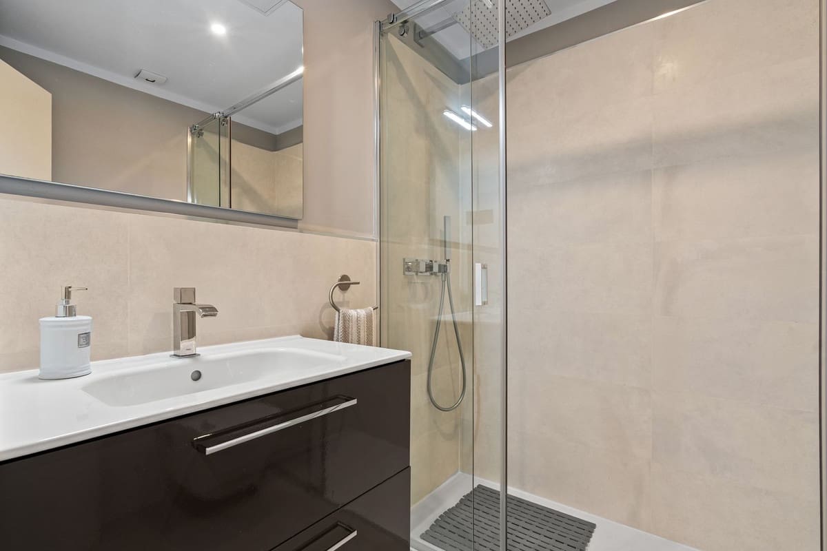 4 sypialnia Dom na sprzedaż w La Cala de Mijas z basenem - 995 000 € (Ref: 9784134)