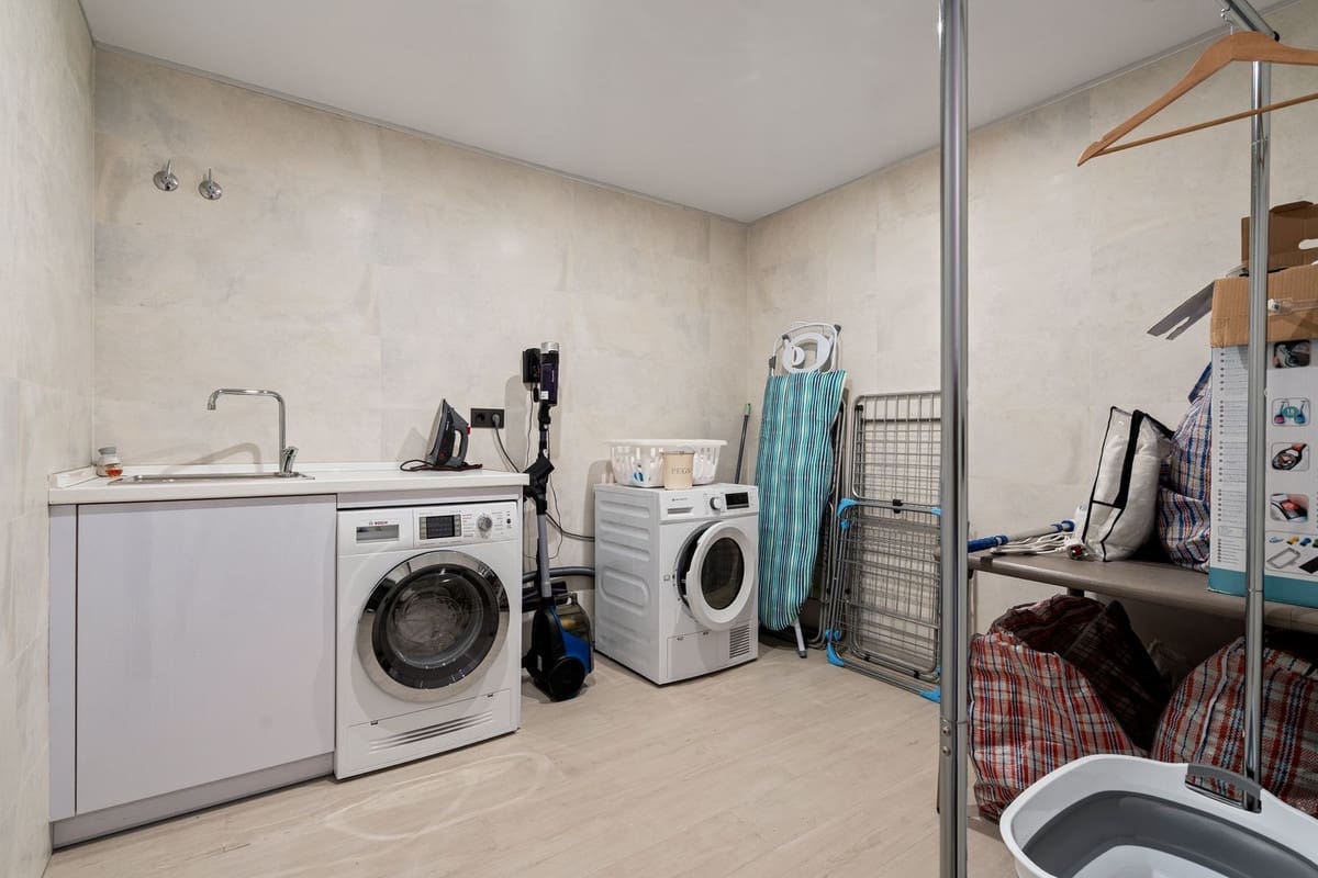 4 sypialnia Dom na sprzedaż w La Cala de Mijas z basenem - 995 000 € (Ref: 9784134)