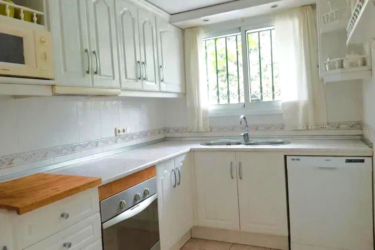 5 bedroom Townhouse for sale in Cabopino with pool - € 943,000 (Ref: 9784135)