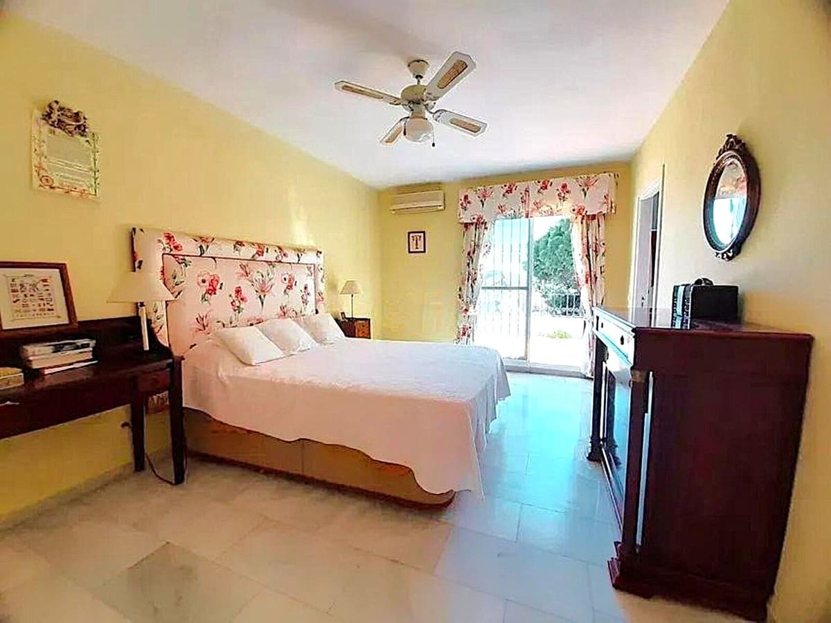 5 bedroom Townhouse for sale in Cabopino with pool - € 943,000 (Ref: 9784135)