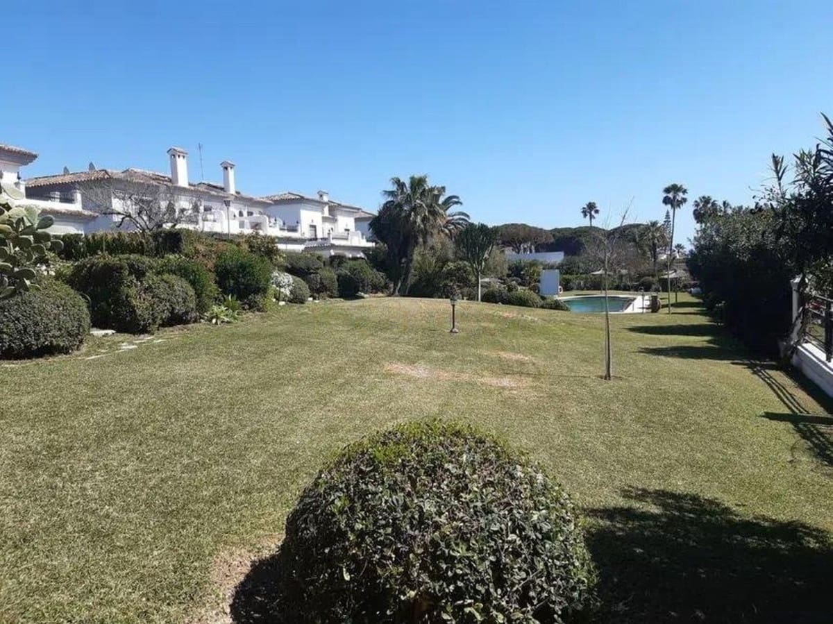 5 bedroom Townhouse for sale in Cabopino with pool - € 943,000 (Ref: 9784135)