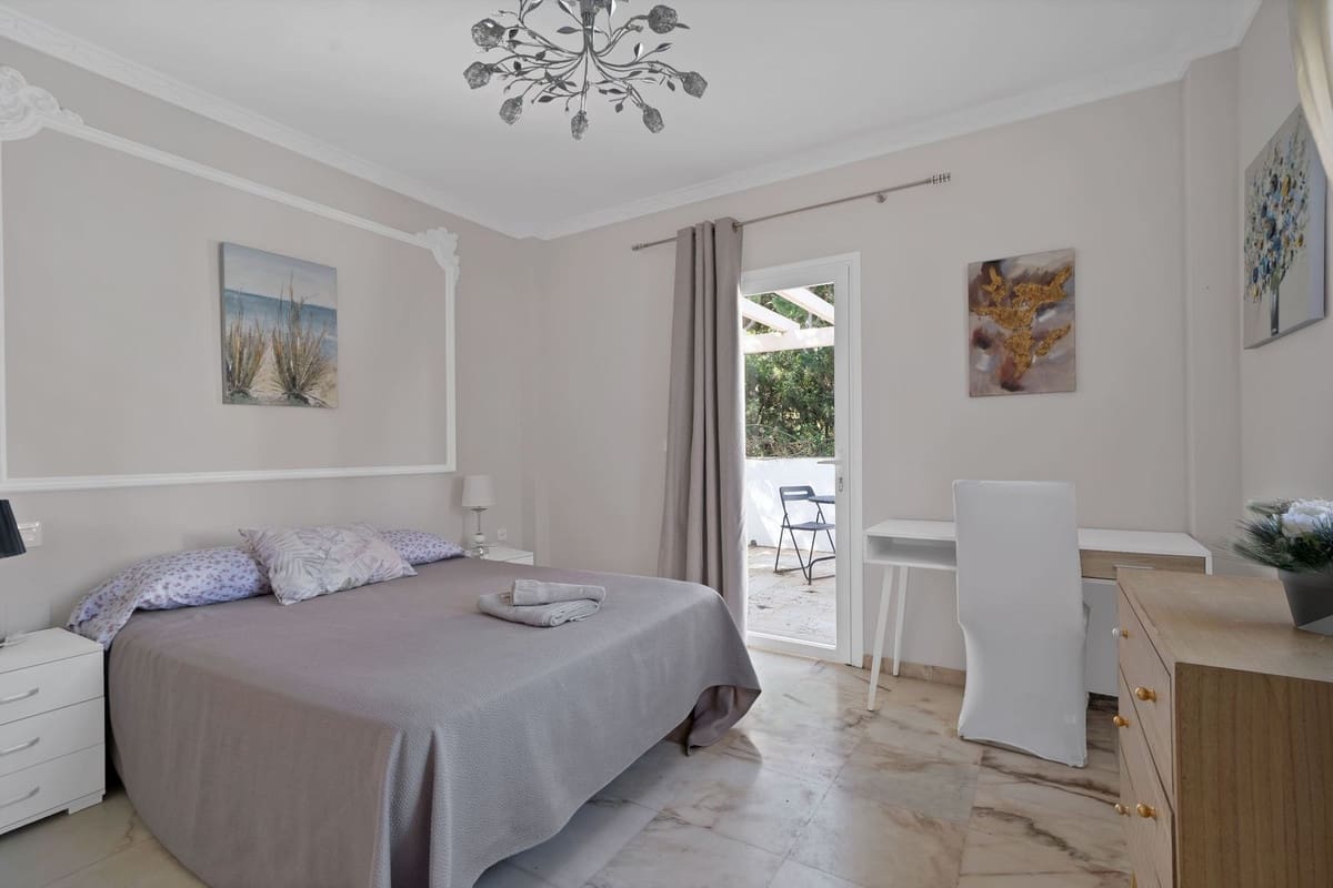 10 soverom Villa til salgs i Marbella - € 2 150 000 (Ref: 9813912)