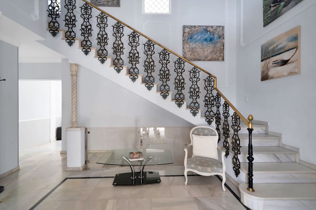 10 soverom Villa til salgs i Marbella - € 2 150 000 (Ref: 9813912)