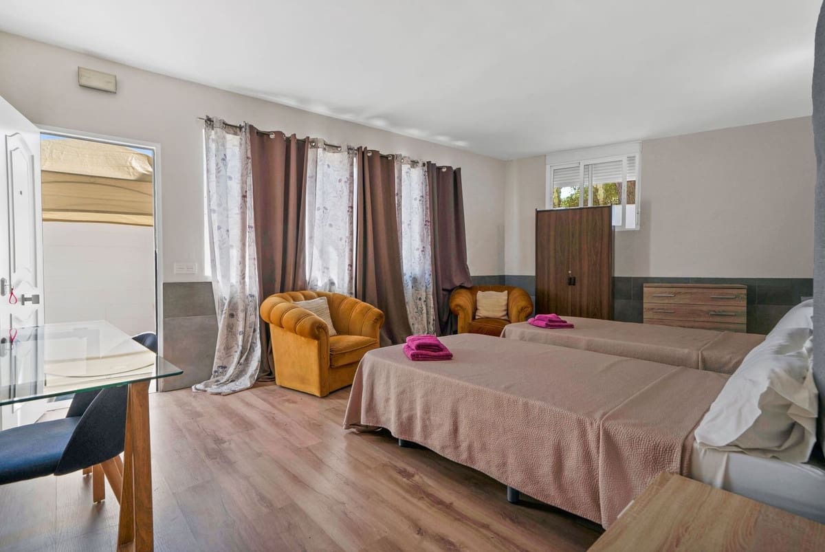10 soverom Villa til salgs i Marbella - € 2 150 000 (Ref: 9813912)