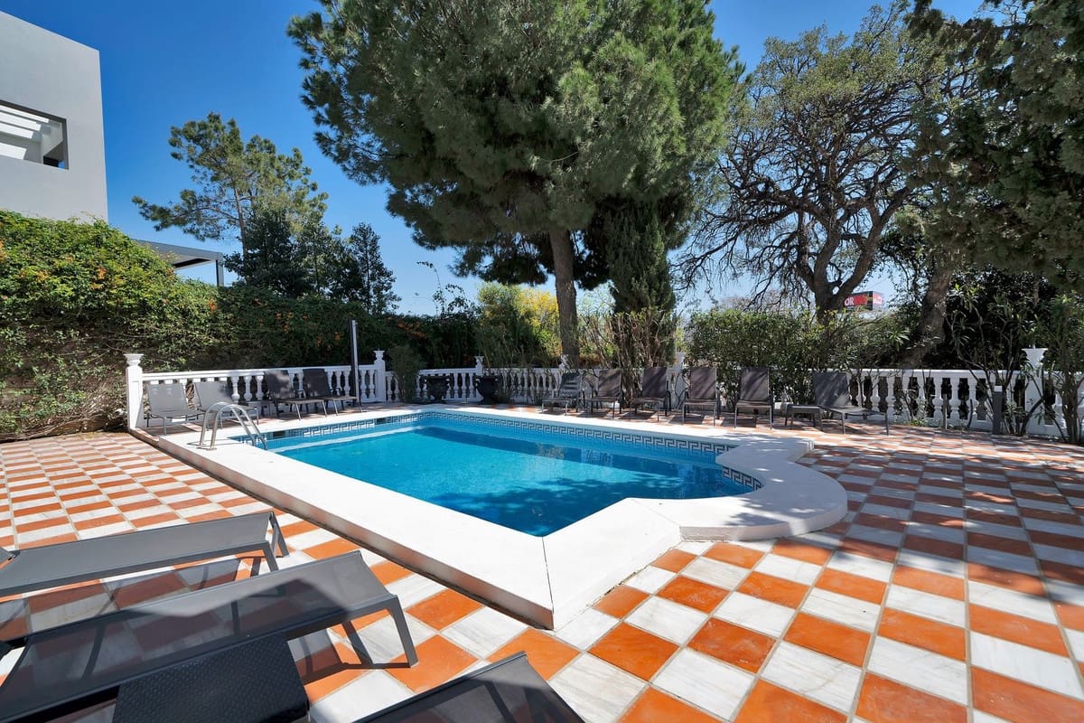 10 soverom Villa til salgs i Marbella - € 2 150 000 (Ref: 9813912)