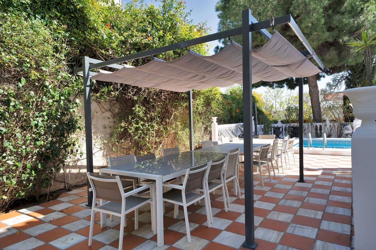 10 soverom Villa til salgs i Marbella - € 2 150 000 (Ref: 9813912)