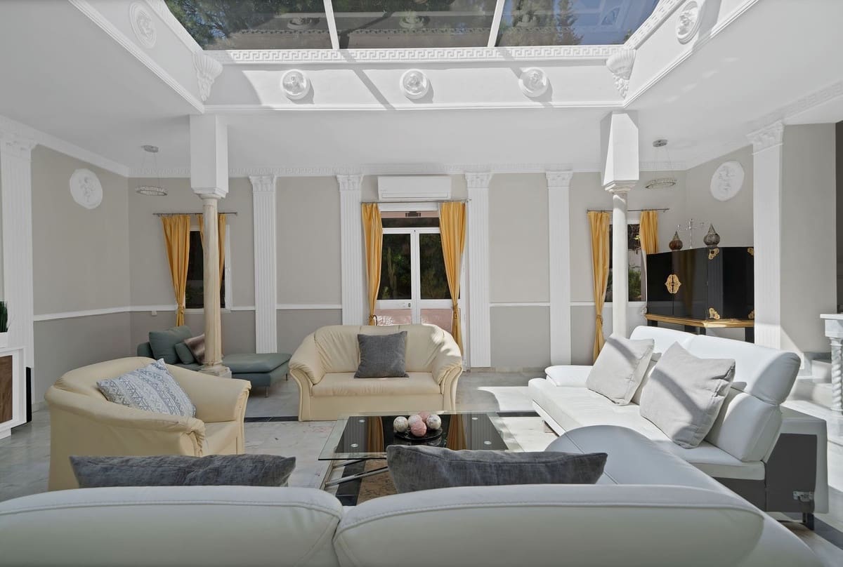 10 soverom Villa til salgs i Marbella - € 2 150 000 (Ref: 9813912)