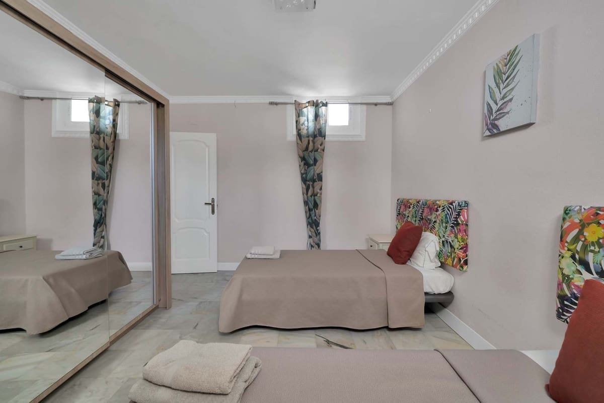 10 slaapkamer Villa te koop in Marbella - € 1.980.000 (Ref: 9813912)