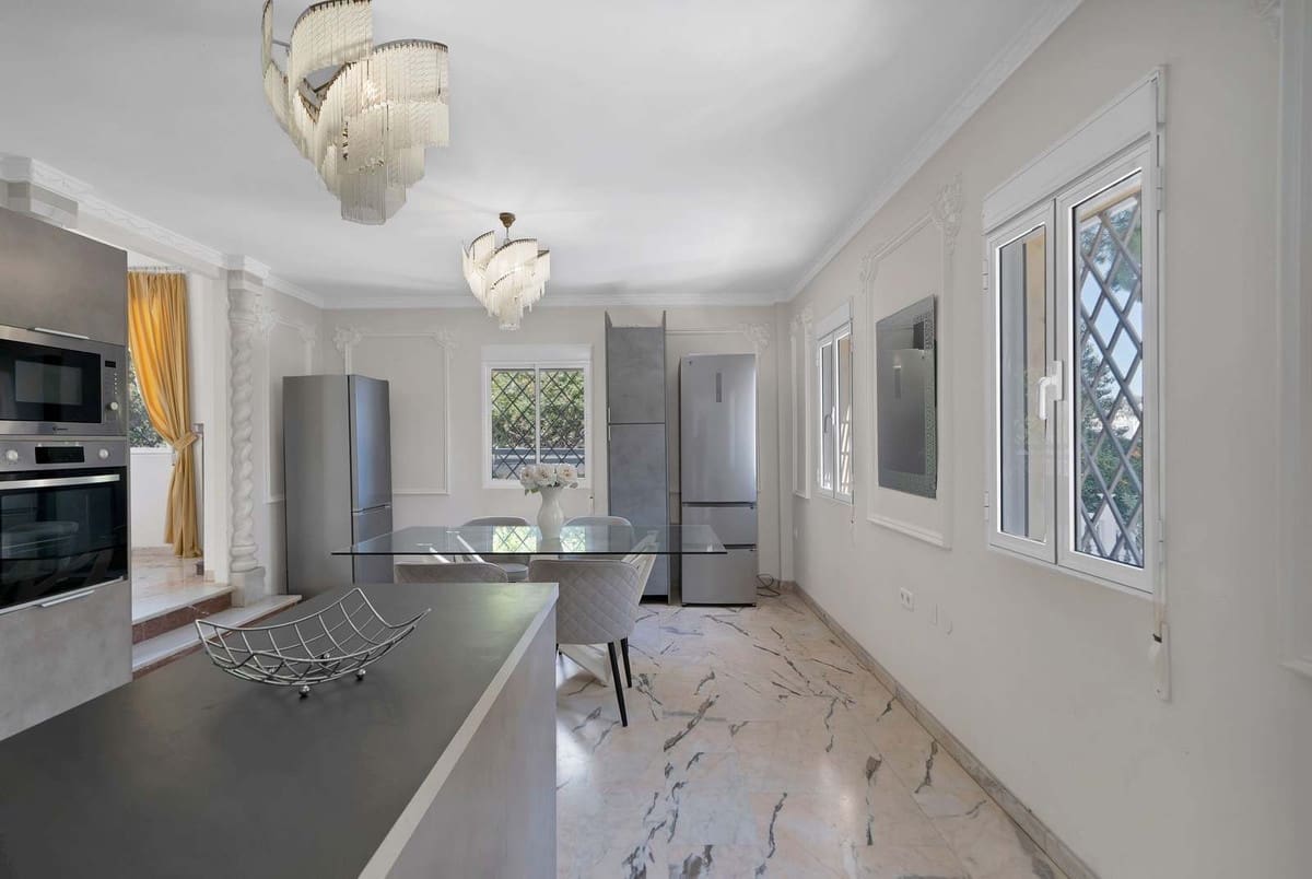 10 slaapkamer Villa te koop in Marbella - € 1.980.000 (Ref: 9813912)