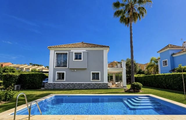4 sovrum Villa till salu i La Duquesa / Puerto de la Duquesa, Manilva med pool - 895 000 € (Ref: 9813913)
