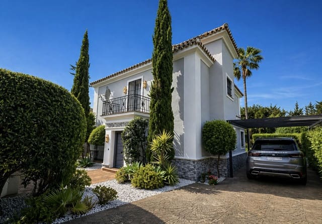 4 quarto Moradia para venda em La Duquesa / Puerto de la Duquesa, Manilva com piscina - 895 000 € (Ref: 9813913)
