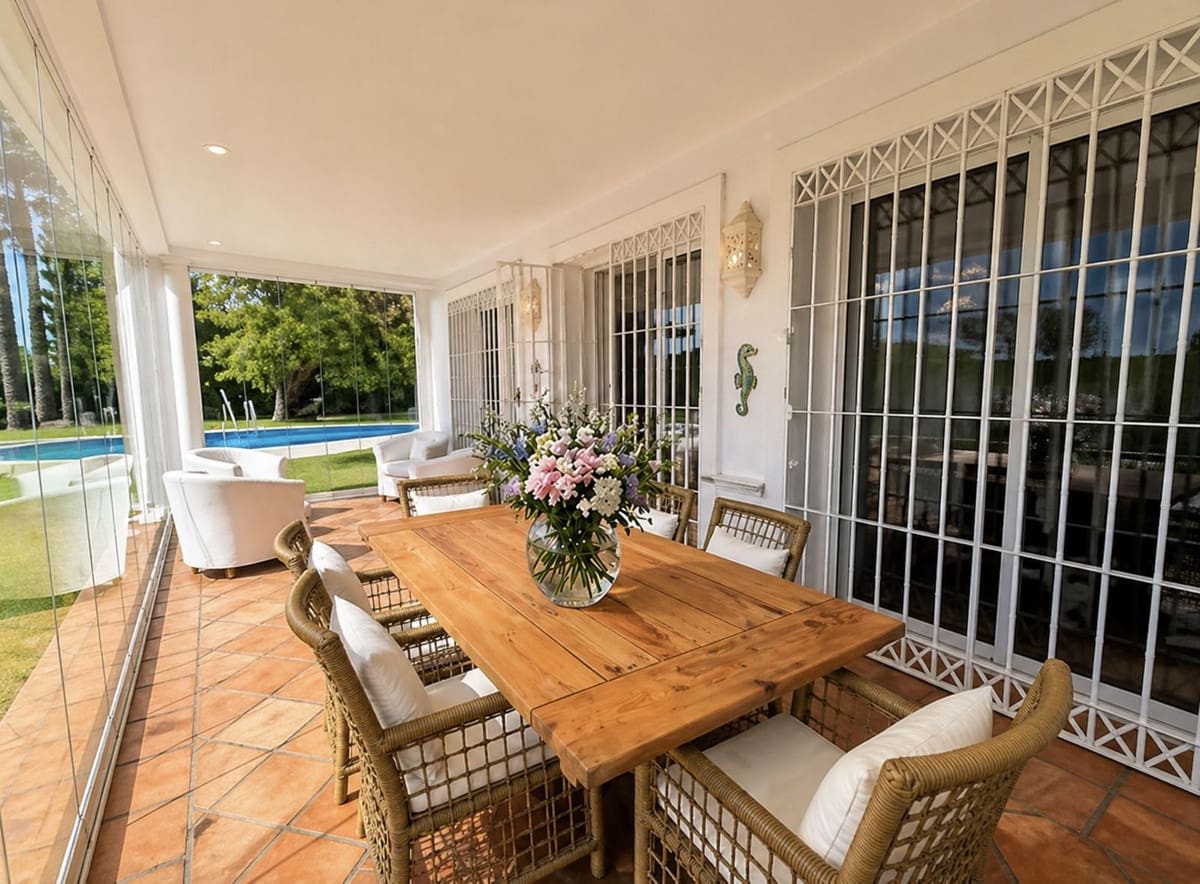 4 bedroom Villa for sale in La Duquesa / Puerto de la Duquesa with pool - € 895,000 (Ref: 9813913)