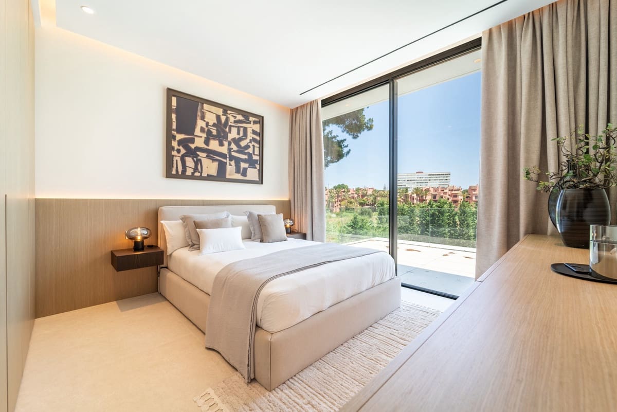 6 sovrum Villa till salu i Los Monteros med pool - 8 750 000 € (Ref: 9813914)