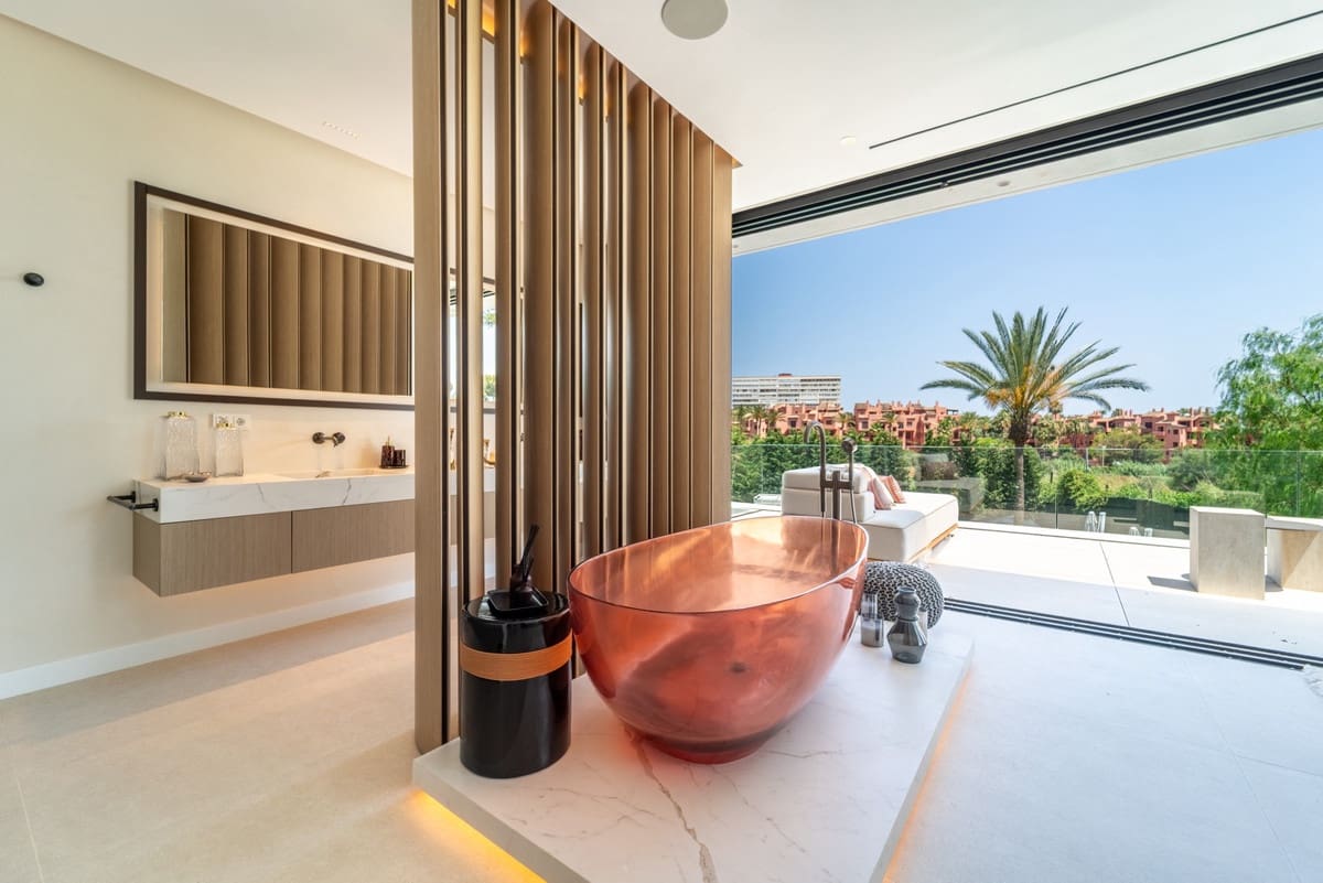 6 sovrum Villa till salu i Los Monteros med pool - 8 750 000 € (Ref: 9813914)