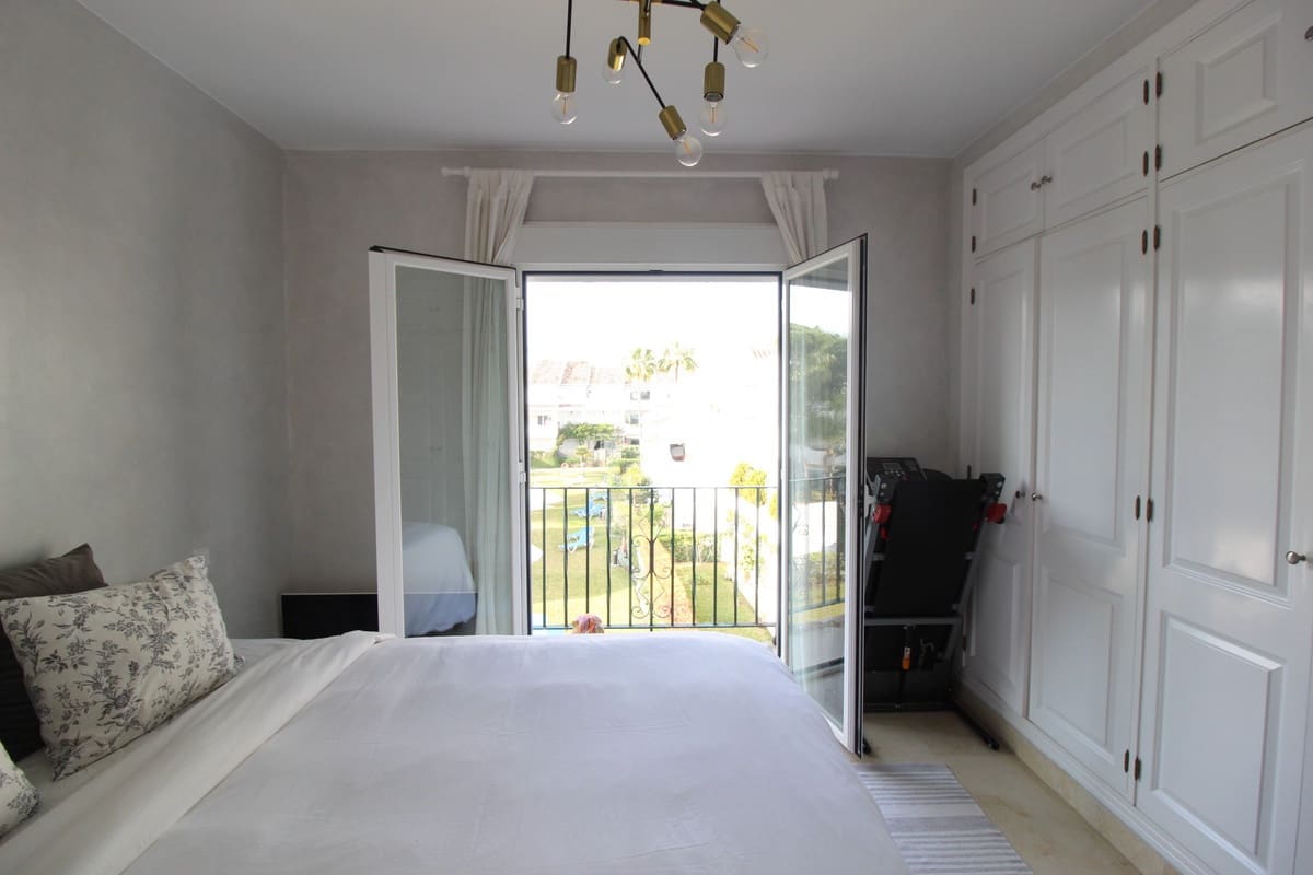 2 soveværelse Penthouse til salg i Estepona med swimmingpool - € 530.000 (Ref: 9813915)