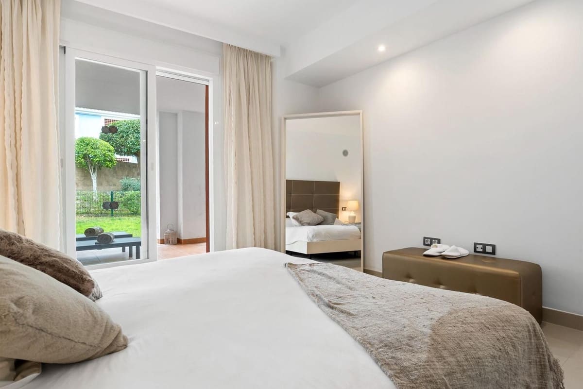 2 sovrum Lägenhet till salu i Estepona med pool - 394 950 € (Ref: 9813918)