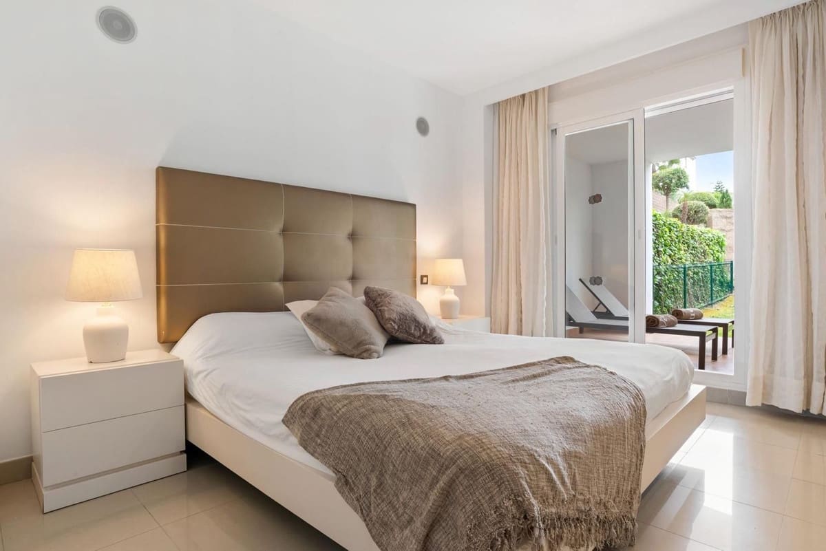 2 sovrum Lägenhet till salu i Estepona med pool - 394 950 € (Ref: 9813918)
