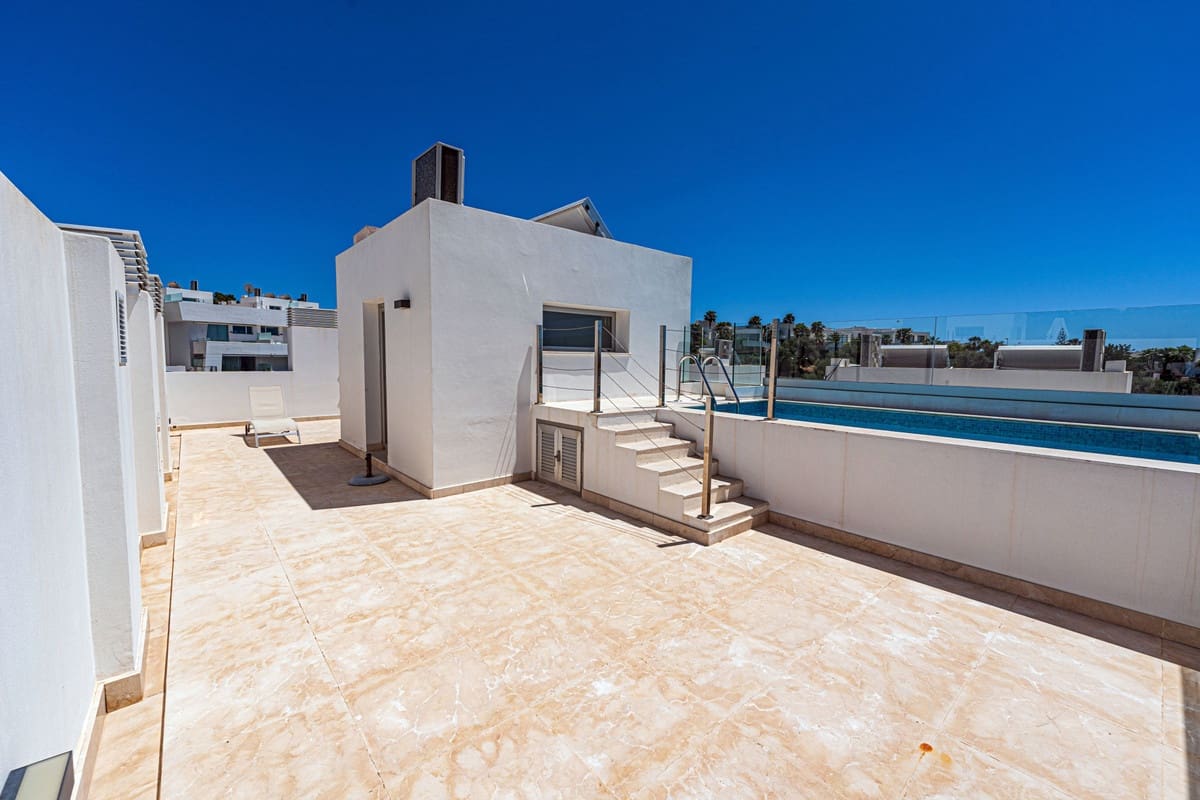 4 bedroom Townhouse for sale in Rio Real with pool - € 1,250,000 (Ref: 9813921)