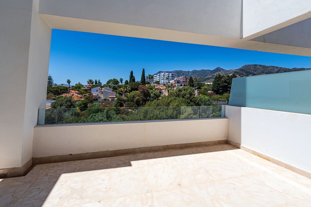 4 bedroom Townhouse for sale in Rio Real with pool - € 1,250,000 (Ref: 9813921)