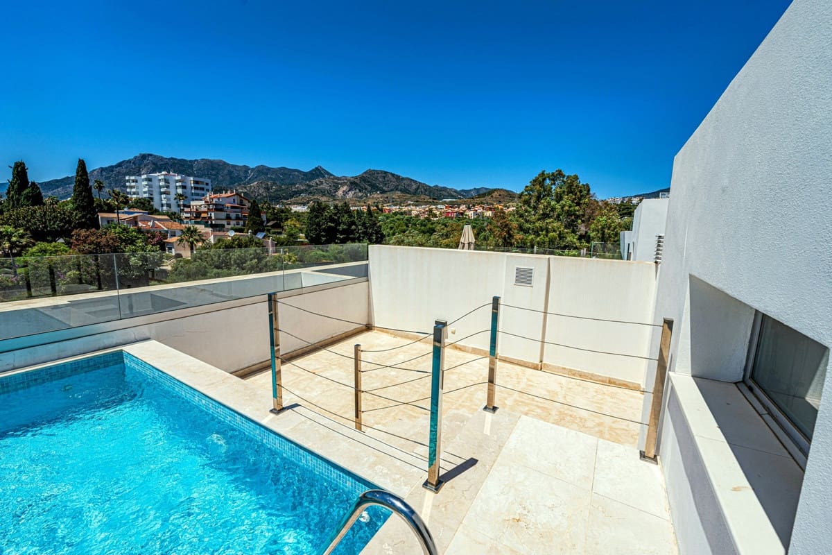 4 bedroom Townhouse for sale in Rio Real with pool - € 1,250,000 (Ref: 9813921)