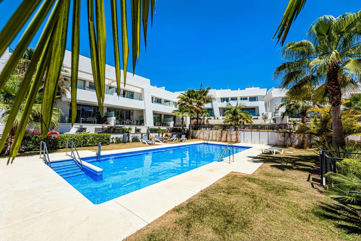 4 bedroom Townhouse for sale in Rio Real with pool - € 1,250,000 (Ref: 9813921)