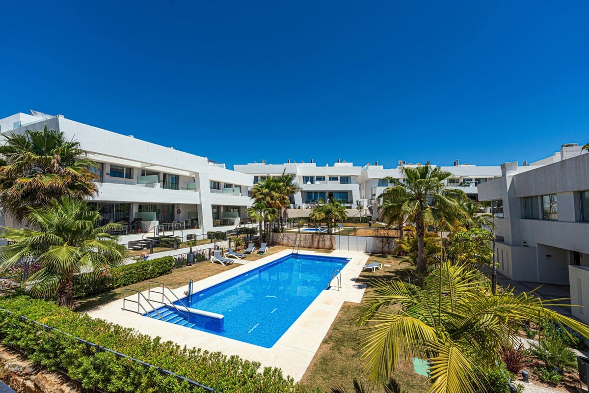 4 bedroom Townhouse for sale in Rio Real with pool - € 1,250,000 (Ref: 9813921)