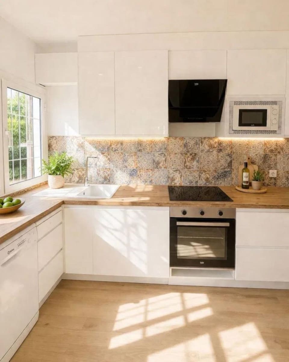 2 slaapkamer Appartement te koop in Estepona met zwembad - € 465.000 (Ref: 9813922)