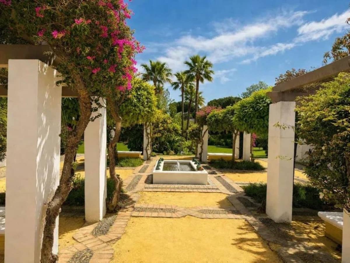 2 slaapkamer Appartement te koop in Estepona met zwembad - € 465.000 (Ref: 9813922)