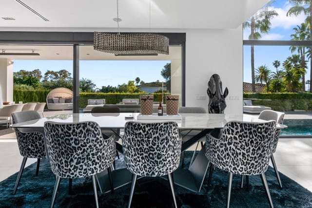 4 bedroom Villa for sale in Los Monteros, Marbella with pool - € 4,400,000 (Ref: 9813923)