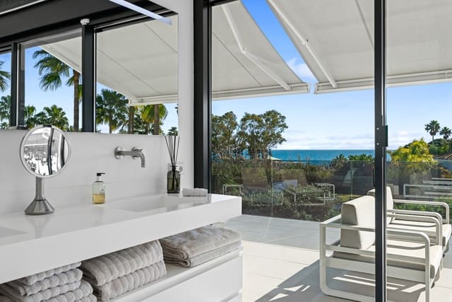 4 bedroom Villa for sale in Los Monteros, Marbella with pool - € 4,400,000 (Ref: 9813923)