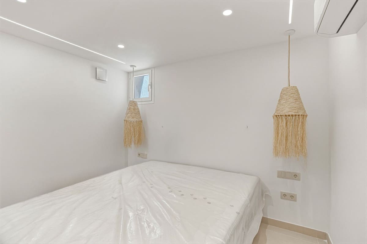 4 makuuhuone Omakotitalo myytävänä paikassa Los Monteros mukana uima-altaan - 950 000 € (Ref: 9813924)