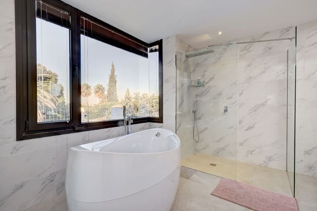 5 camera da letto Villa in vendita in El Rosario, Marbella con piscina - 2.175.000 € (Rif: 9813925)