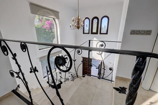 5 camera da letto Villa in vendita in El Rosario, Marbella con piscina - 2.175.000 € (Rif: 9813925)