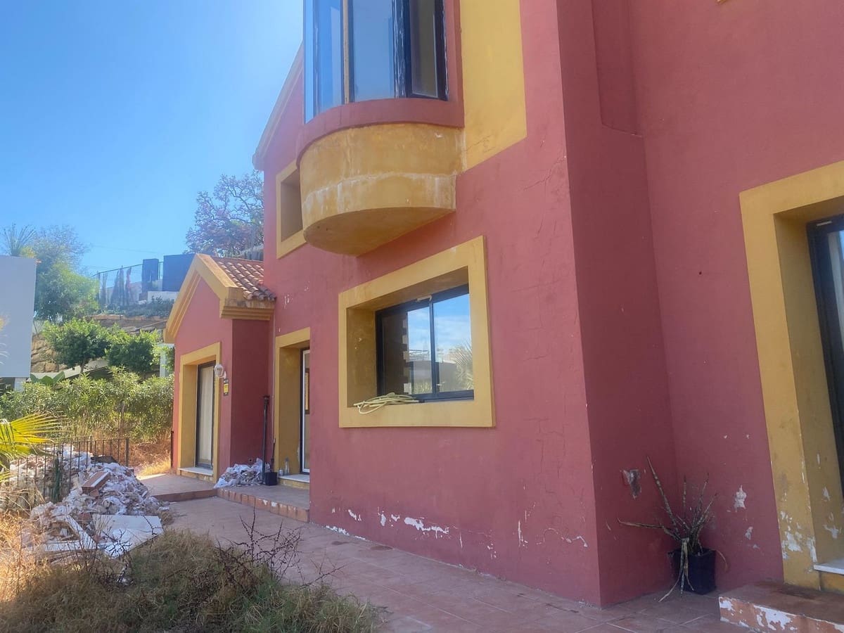 6 makuuhuone Huvila myytävänä paikassa Elviria mukana uima-altaan - 1 300 000 € (Ref: 9813927)