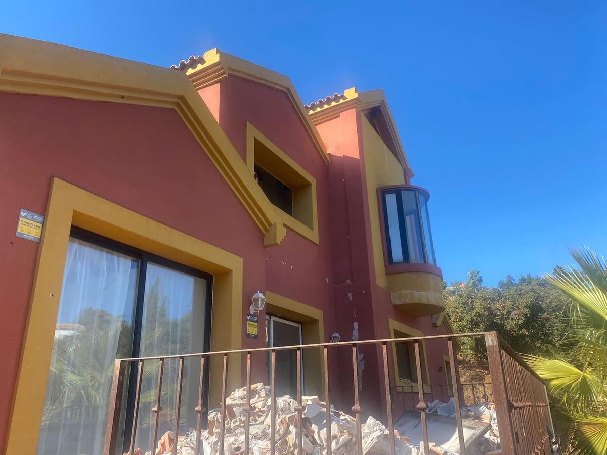 6 makuuhuone Huvila myytävänä paikassa Elviria mukana uima-altaan - 1 300 000 € (Ref: 9813927)