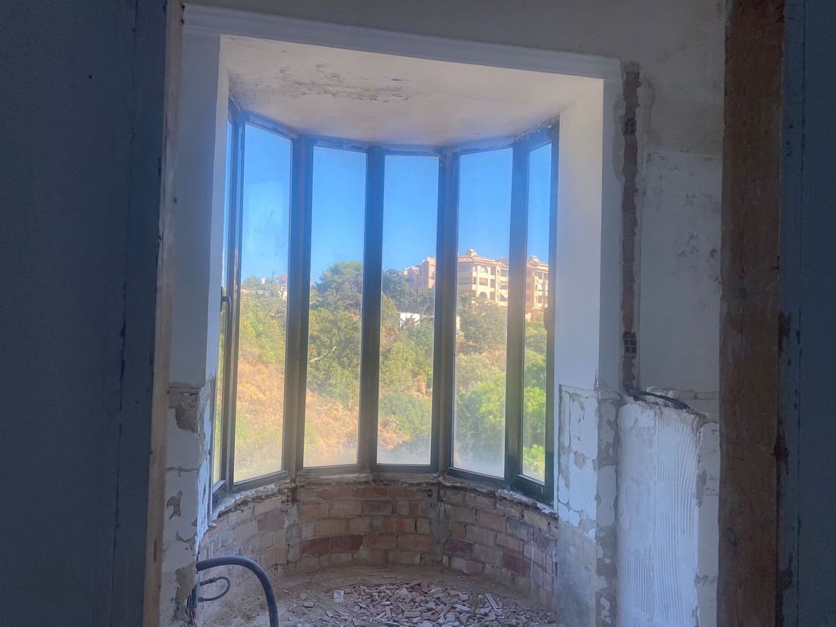 6 makuuhuone Huvila myytävänä paikassa Elviria mukana uima-altaan - 1 300 000 € (Ref: 9813927)