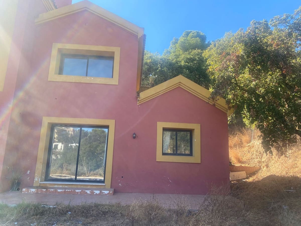 6 makuuhuone Huvila myytävänä paikassa Elviria mukana uima-altaan - 1 300 000 € (Ref: 9813927)